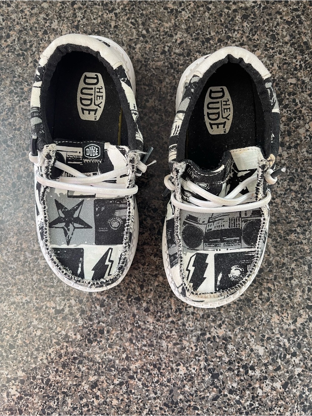 Hey Dude Boys Canvas Graphic Lace-Up Low Top Sneakers Black/White US 11 - Picture 3 of 8